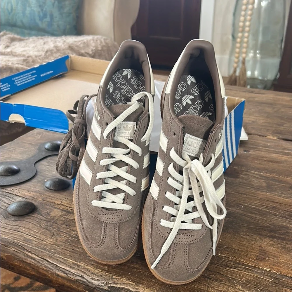 Adidas Handball Spezial Earth/White/Gum Sneakers. Brand New in Box. - Picture 2 of 6